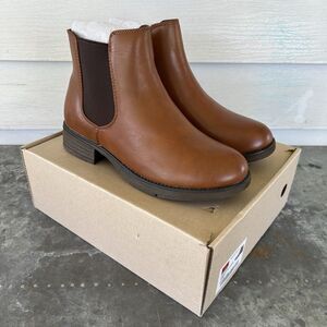 Bacia Brown Ankle Boots Chelsea Side Zip Low Block Heel Womens 6.5 Faux Leather